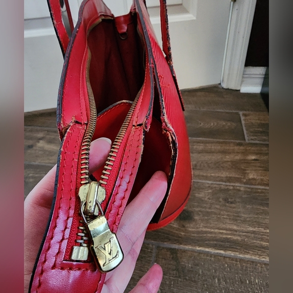 Louis Vuitton Red EPI St Jacques GM - Picture 9 of 16